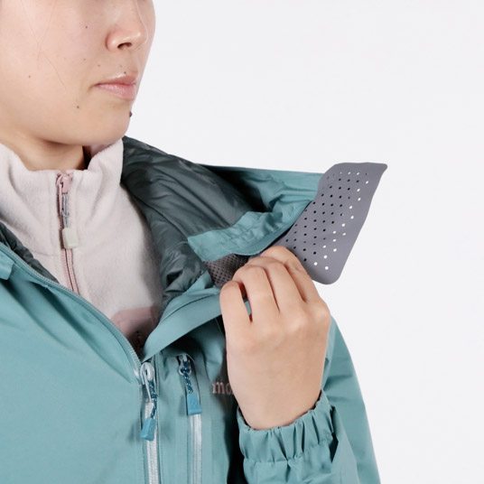 襟内側の直接肌に触れる口元のパーツは取り外して洗濯が可能