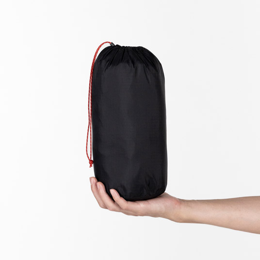 コンパクトに収納でき、携行に便利