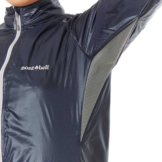 衣服内の蒸れを素早く放出するメッシュ付き