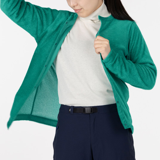 カーディガンタイプなら行動中に脱ぎ着しやすい