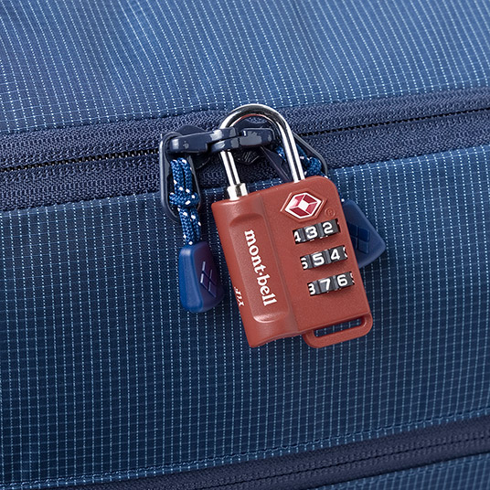 ジッパー部分は「TSロック」（別売）などを取り付けて施錠が可能