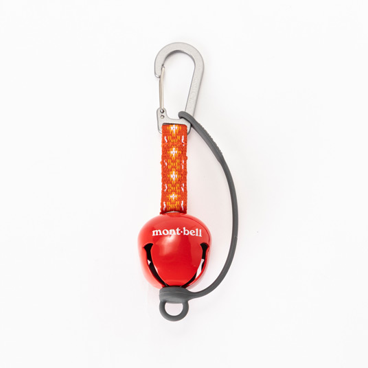 別売の「トレッキングベル ラウンド サイレンサー(#1134337)」を付けると音がならないようにでき、気兼ねなくバスや電車などを利用することができます