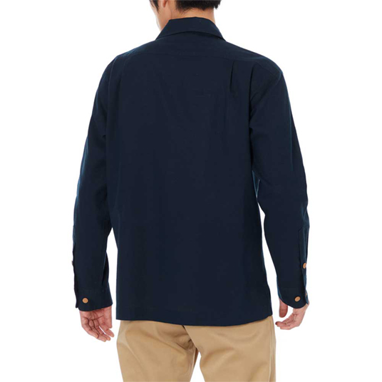 モデル身長175cm／Mサイズ着用