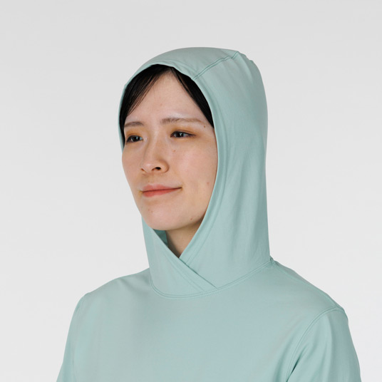 フードをかぶった状態