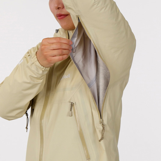 両脇に衣服内の蒸れを素早く排出するピットジップを装備