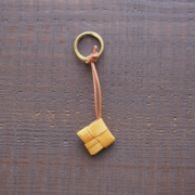 白樺樹皮細工　一つ編みキーホルダー